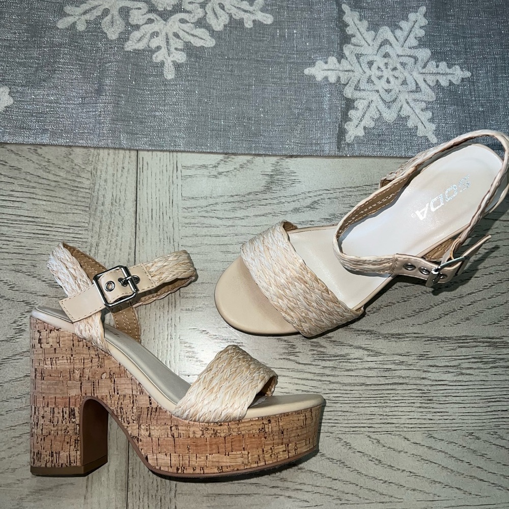 Soda Wedges size 7 1/2 brand new